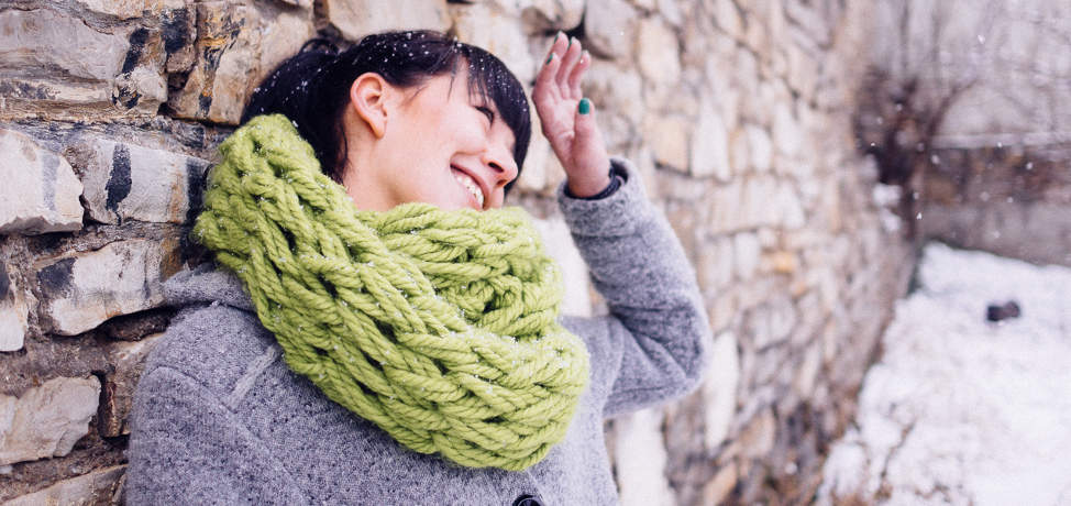 Infinity scarf arm knit (free pattern and video tutorial)