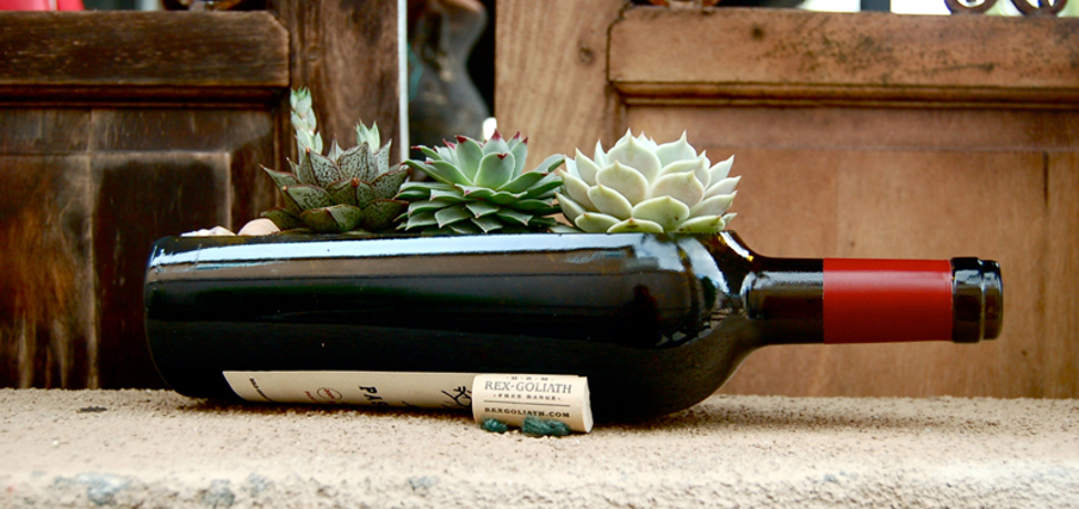 Ingenious DIY crafts made from wine bottles